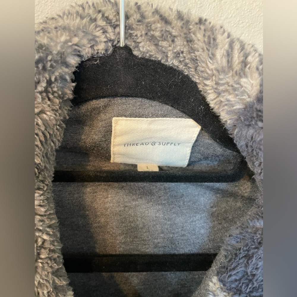 Thread and supply jacket - Picture 2 of 5